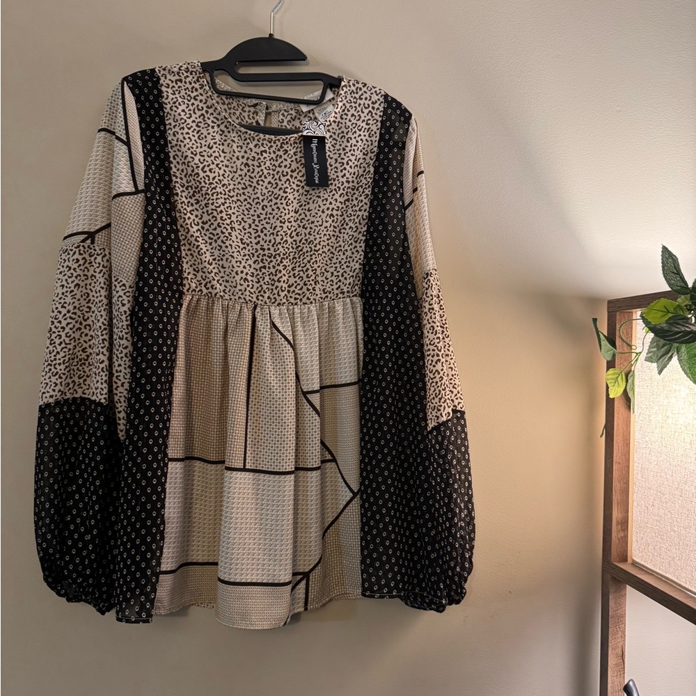 Chic Black and Cream Patterned Blouse
